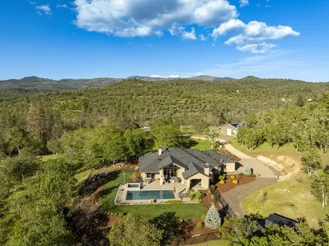 1884 S Obenchain Road Eagle Point OR 97524
