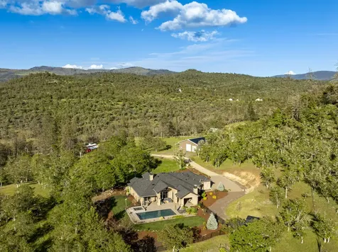 1884 S Obenchain Road Eagle Point OR 97524