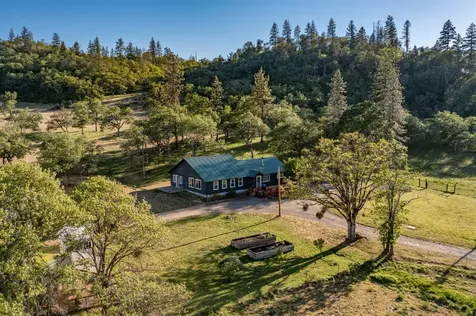 1884 S Obenchain Road Eagle Point OR 97524