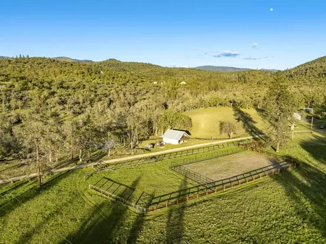1884 S Obenchain Road Eagle Point OR 97524