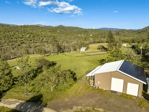 1884 S Obenchain Road Eagle Point OR 97524