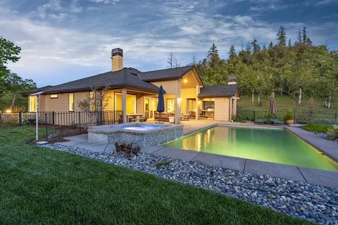 1884 S Obenchain Road Eagle Point OR 97524