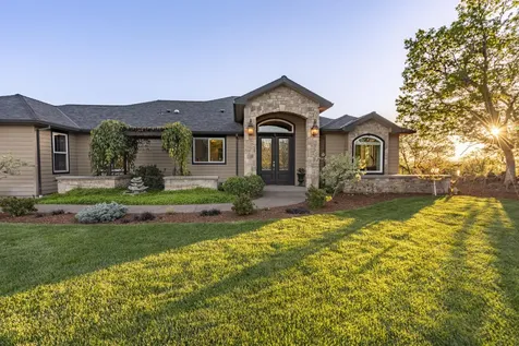 1884 S Obenchain Road Eagle Point OR 97524