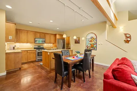 210 Oak Knoll Jacksonville OR 97530
