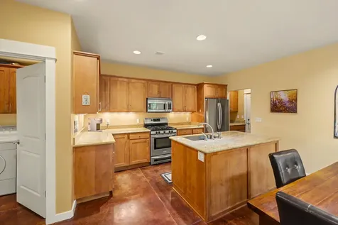 210 Oak Knoll Jacksonville OR 97530