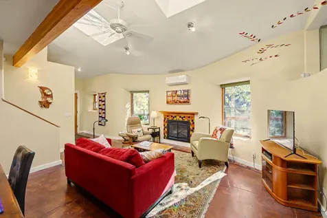 210 Oak Knoll Jacksonville OR 97530