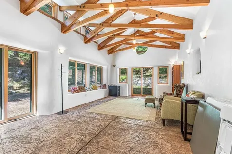 210 Oak Knoll Jacksonville OR 97530