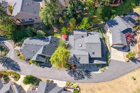 210 Oak Knoll Jacksonville OR 97530