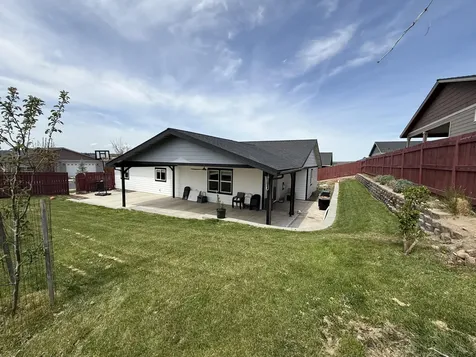 977 SE Strawberry Lane Madras OR 97741