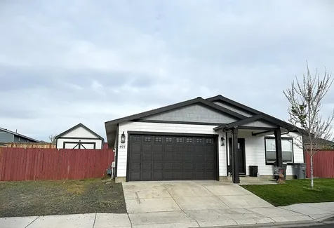 977 SE Strawberry Lane Madras OR 97741