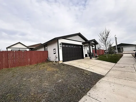 977 SE Strawberry Lane Madras OR 97741