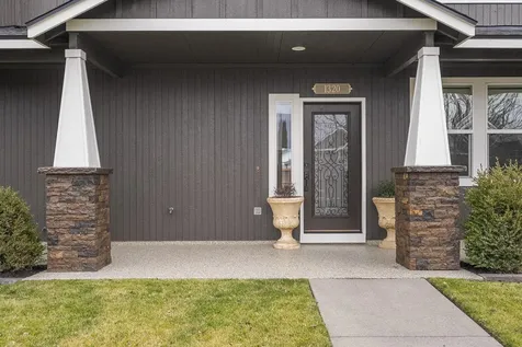 1320 NE 3rd Street Redmond OR 97756