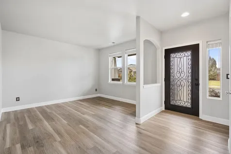 1320 NE 3rd Street Redmond OR 97756