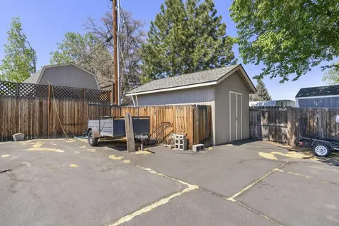 2211 SW Quartz Avenue Redmond OR 97756
