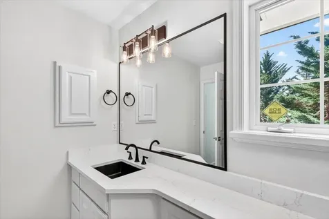 1544 Satellite Medford OR 97504