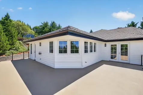 1544 Satellite Medford OR 97504
