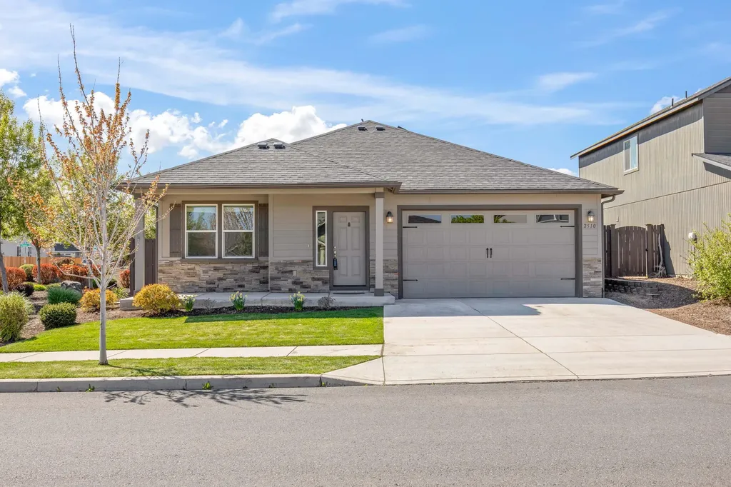 2510 NW Hemlock Way Redmond OR 97756