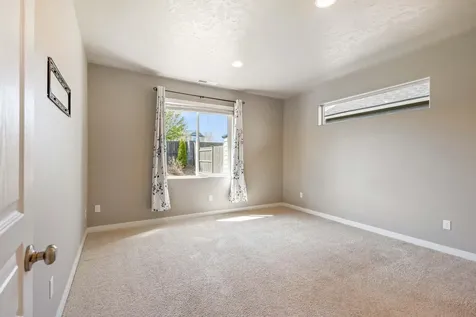 2510 NW Hemlock Way Redmond OR 97756