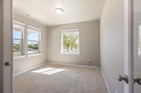 2510 NW Hemlock Way Redmond OR 97756