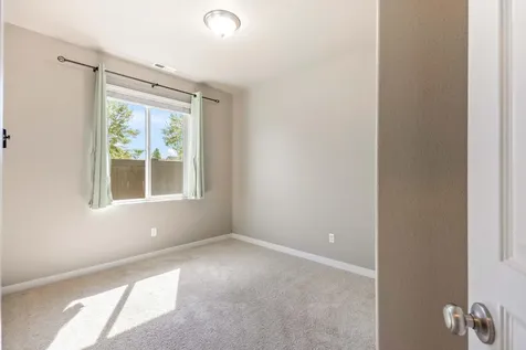 2510 NW Hemlock Way Redmond OR 97756