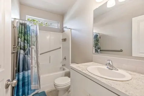 2510 NW Hemlock Way Redmond OR 97756