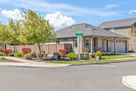 2510 NW Hemlock Way Redmond OR 97756