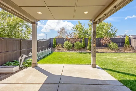 2510 NW Hemlock Way Redmond OR 97756