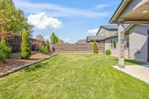 2510 NW Hemlock Way Redmond OR 97756