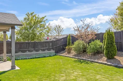2510 NW Hemlock Way Redmond OR 97756