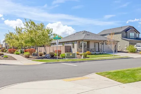 2510 NW Hemlock Way Redmond OR 97756