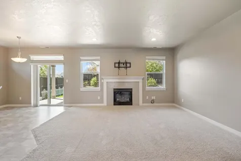 2510 NW Hemlock Way Redmond OR 97756