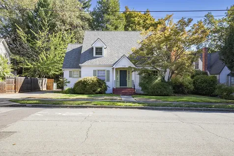 719 NW 3rd Street Grants Pass OR 97526