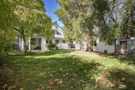 719 NW 3rd Street Grants Pass OR 97526