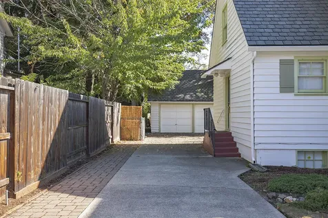 719 NW 3rd Street Grants Pass OR 97526