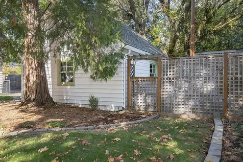 719 NW 3rd Street Grants Pass OR 97526