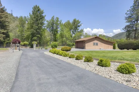 8110 New Hope Road Grants Pass OR 97527