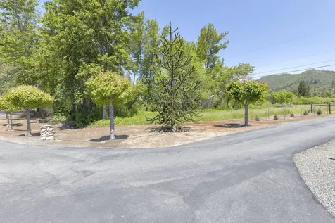 8110 New Hope Road Grants Pass OR 97527