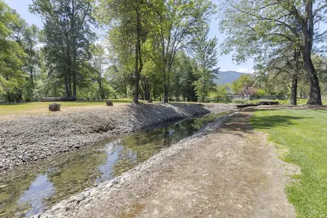 8110 New Hope Road Grants Pass OR 97527