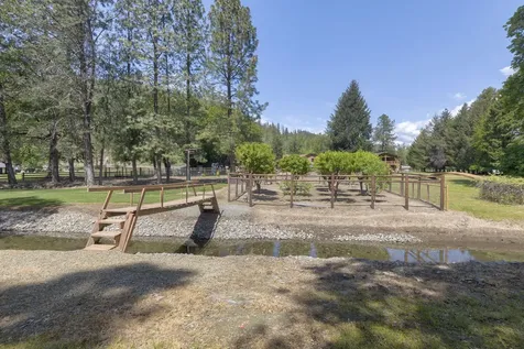 8110 New Hope Road Grants Pass OR 97527