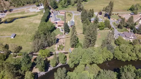 8110 New Hope Road Grants Pass OR 97527