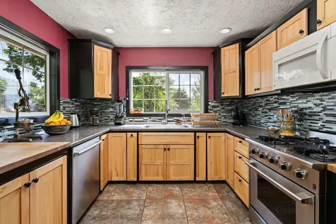 2140 N Valley View Road Ashland OR 97520