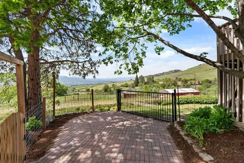 2140 N Valley View Road Ashland OR 97520