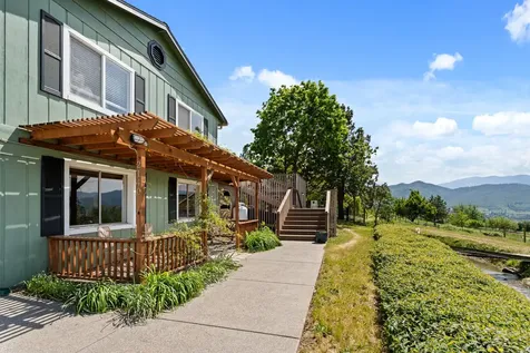 2140 N Valley View Road Ashland OR 97520