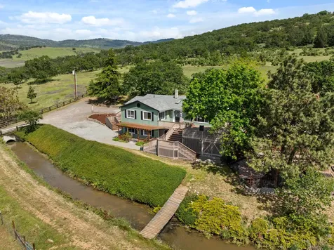 2140 N Valley View Road Ashland OR 97520