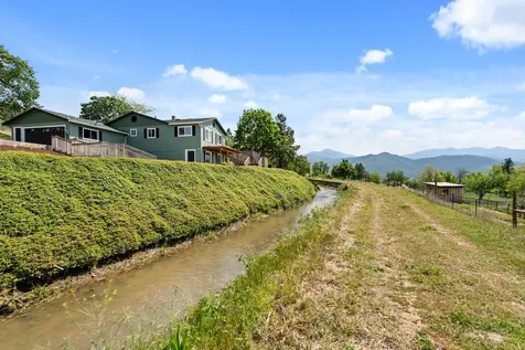 2140 N Valley View Road Ashland OR 97520