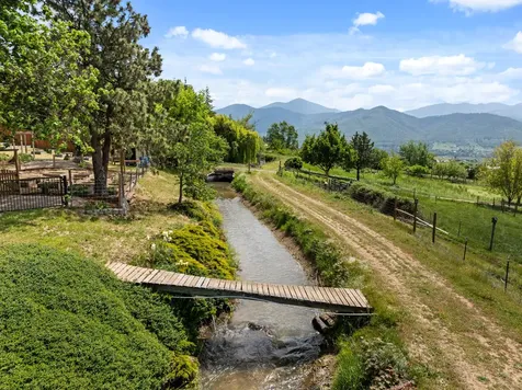 2140 N Valley View Road Ashland OR 97520