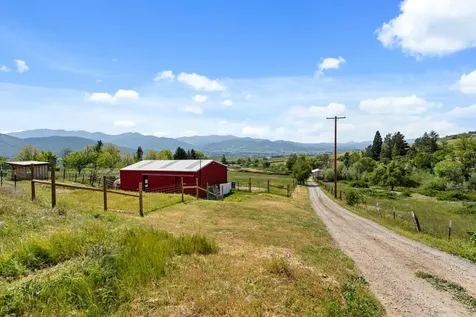 2140 N Valley View Road Ashland OR 97520