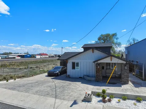 124 W Antler Avenue Redmond OR 97756
