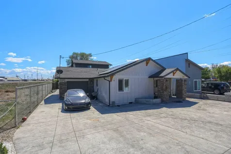 124 W Antler Avenue Redmond OR 97756