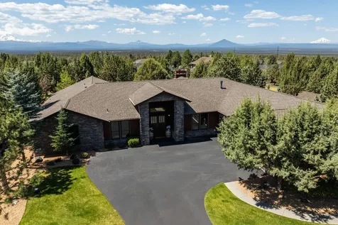 1144 Highland View Loop Redmond OR 97756